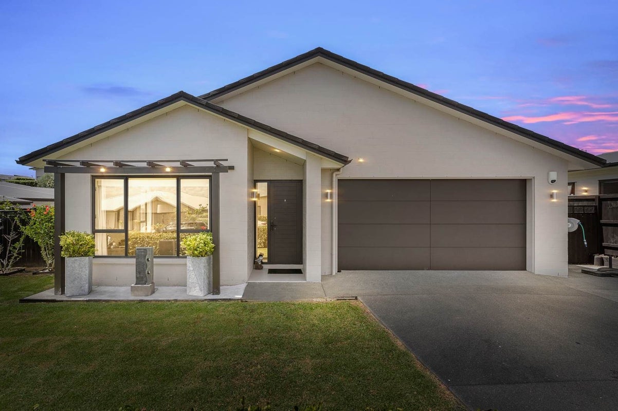 32 Kaiawa Street, Beachlands, Auckland - Carousel 1