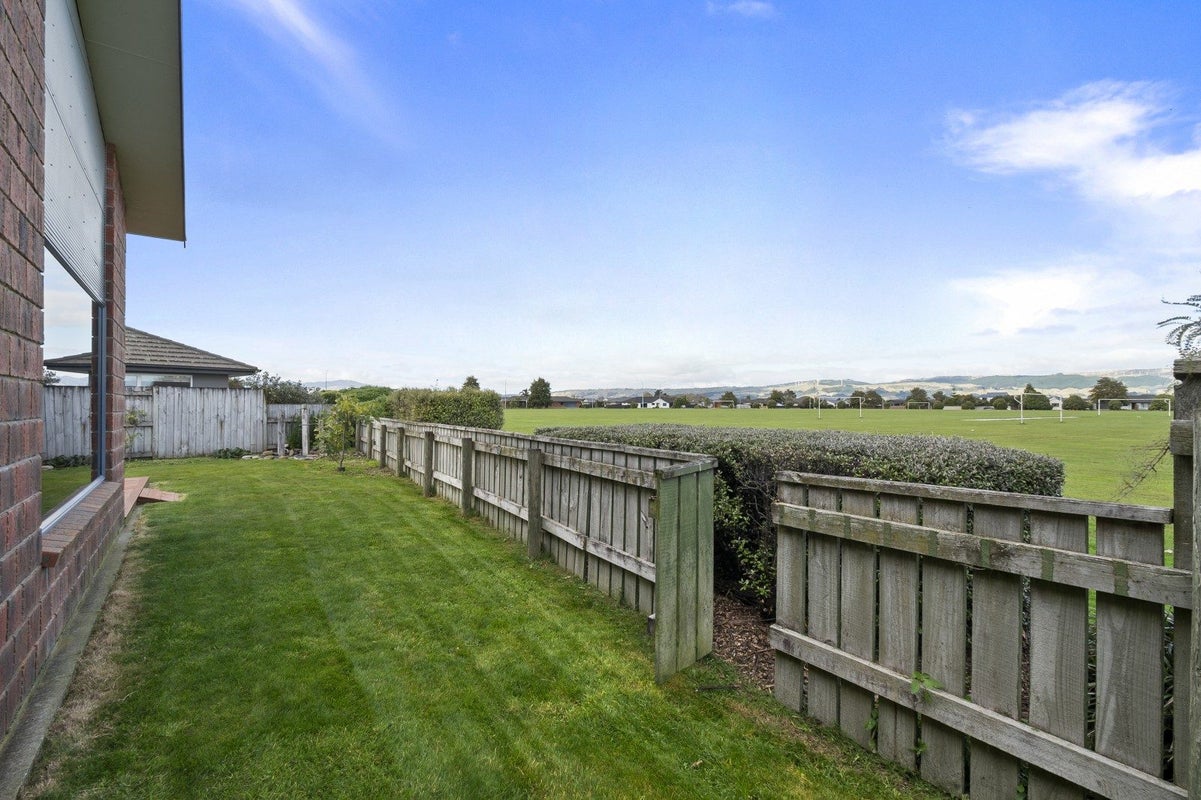 47 Tennyson Avenue, Kelvin Grove, Palmerston North - Carousel 11