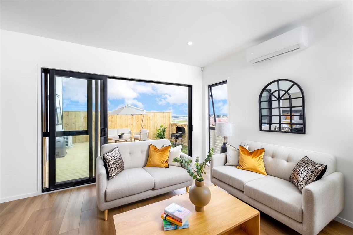31 Biokovo Street, Massey, Auckland - Carousel 2