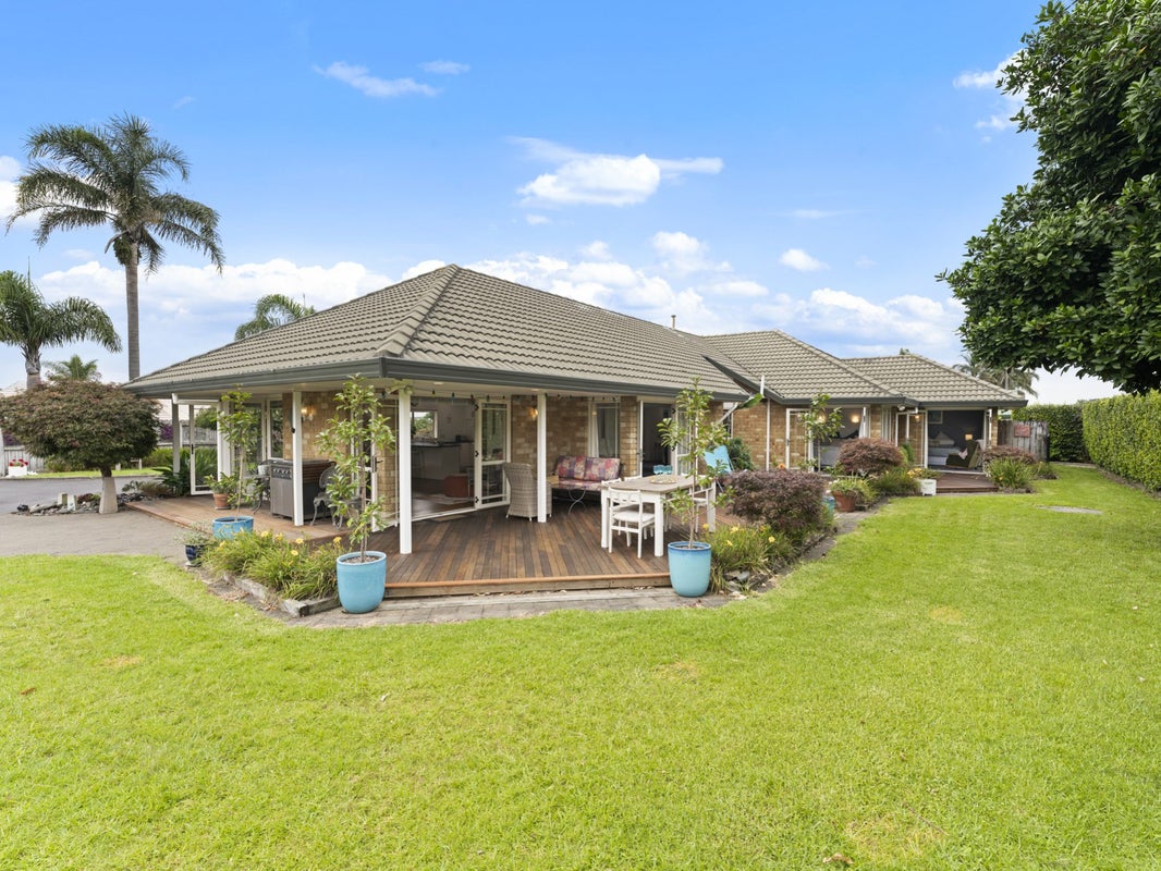 16 Aristoy Close, Conifer Grove, Takanini - Carousel 1