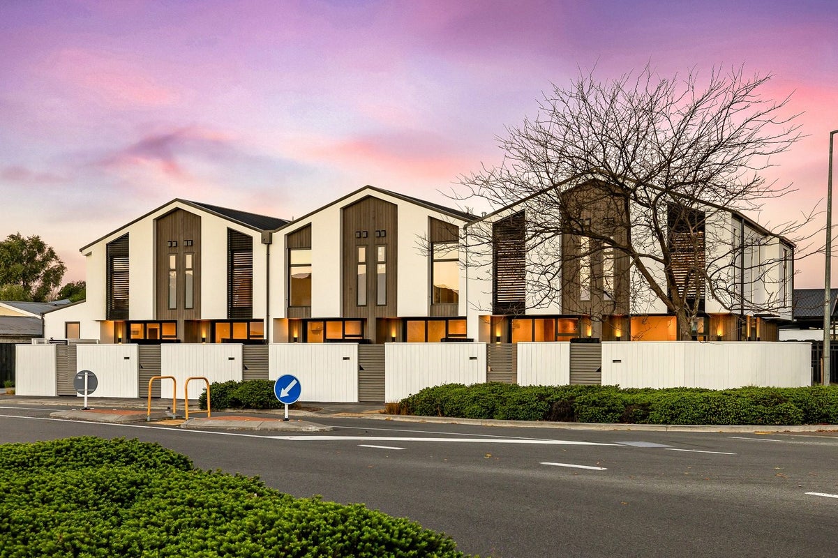 2/2 Courtenay Street, St Albans, Christchurch - Carousel 1
