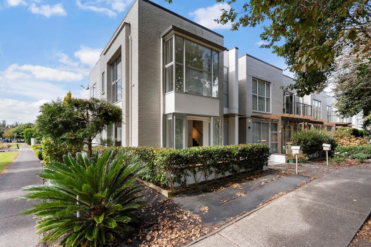 77 Popokatea Drive, Takanini, Auckland - Carousel 2