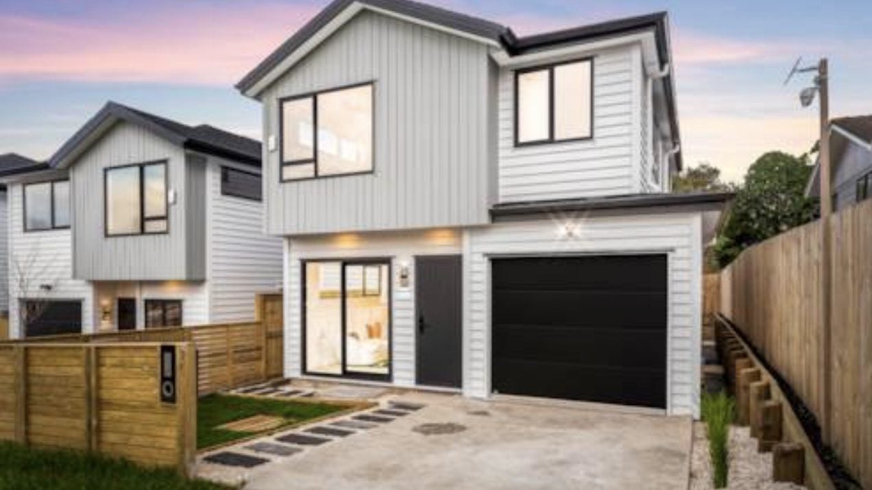 22 Granville Drive, Massey, Auckland - Carousel 1