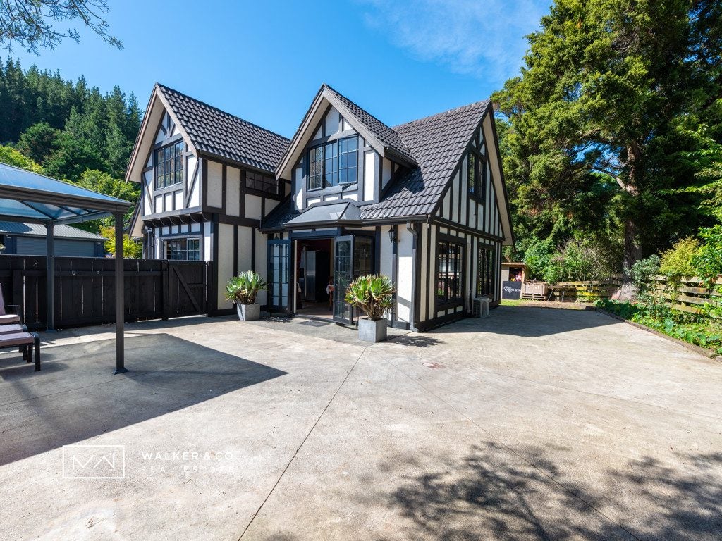 18 McCarthy Grove, Clouston Park, Upper Hutt - Carousel 2