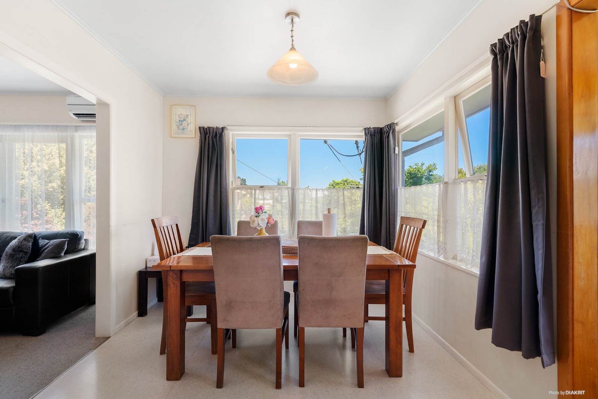 8 Barkes Place, Mount Roskill, Auckland - Carousel 2