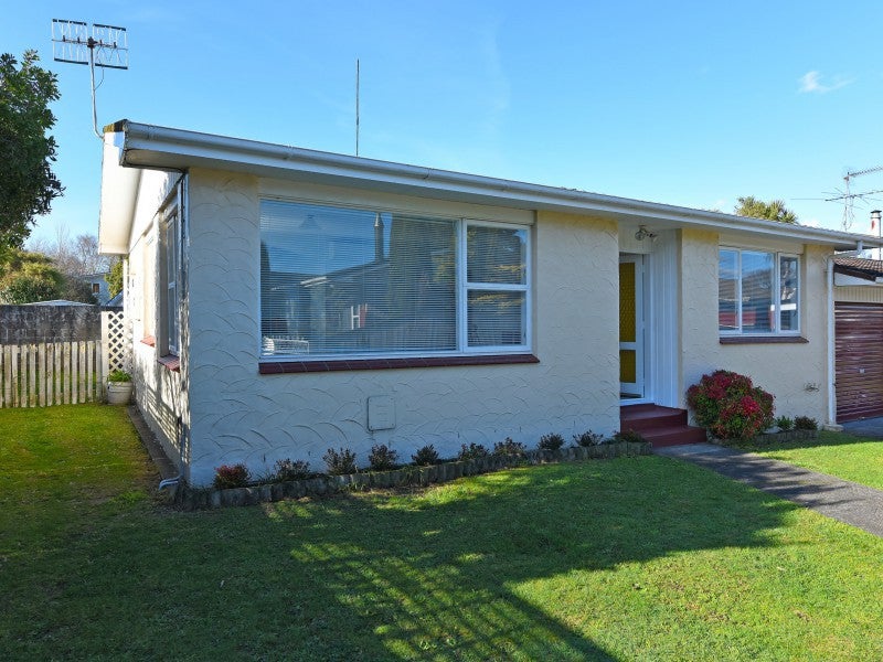 31A BURNS Grove, TRENTHAM, UPPER HUTT - Carousel 2