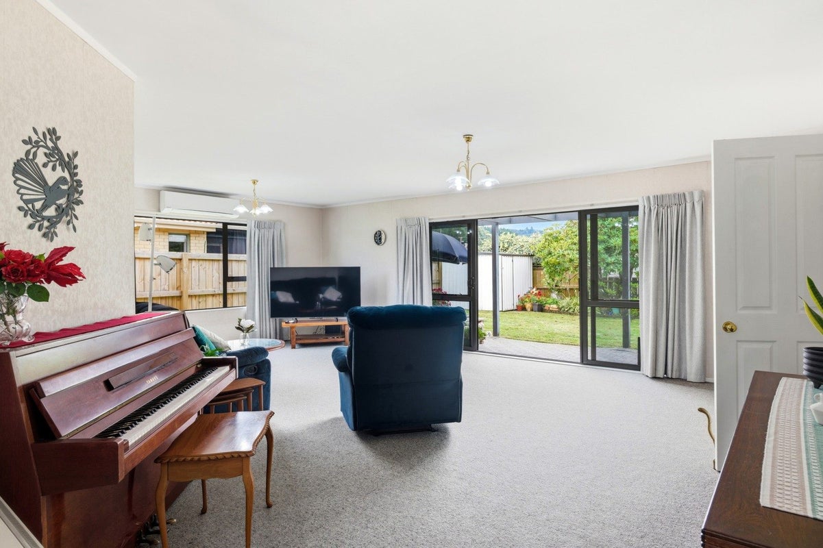 9 Ashmore Place, Fairy Springs, Rotorua - Carousel 2