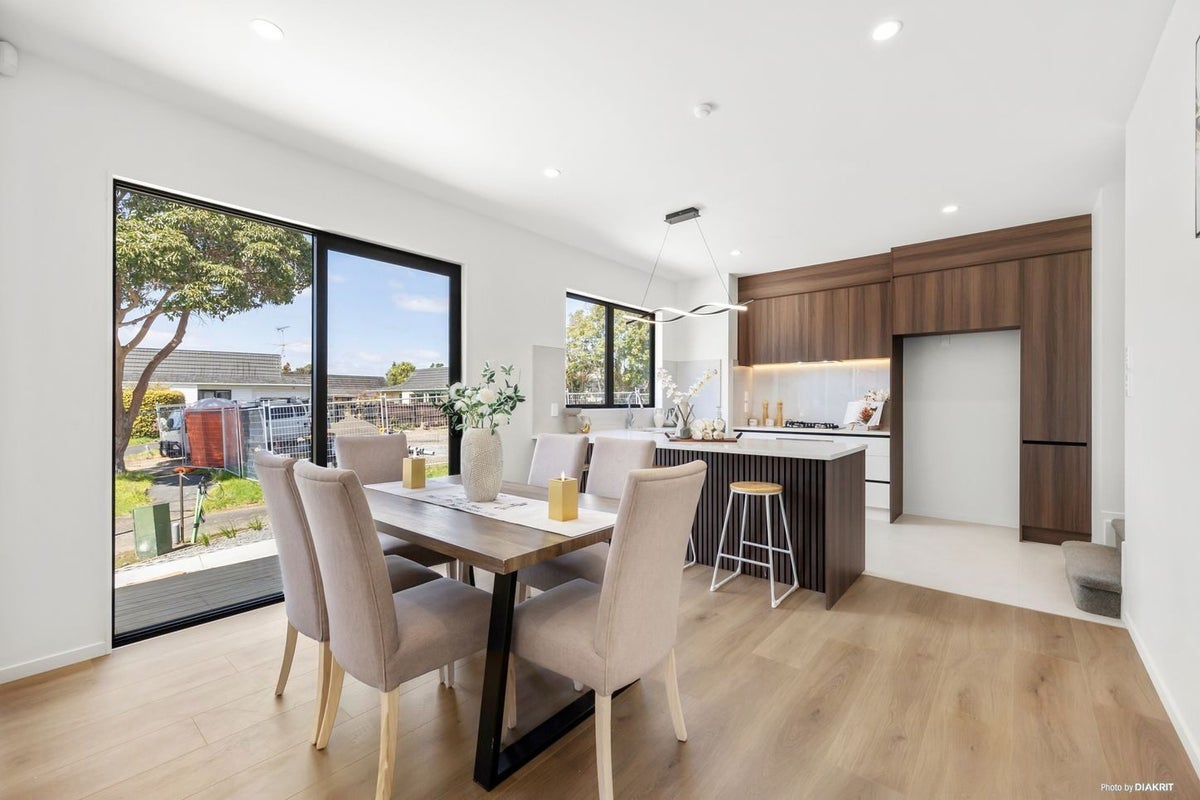 11 Mimosa Place, Half Moon Bay, Auckland - Carousel 2