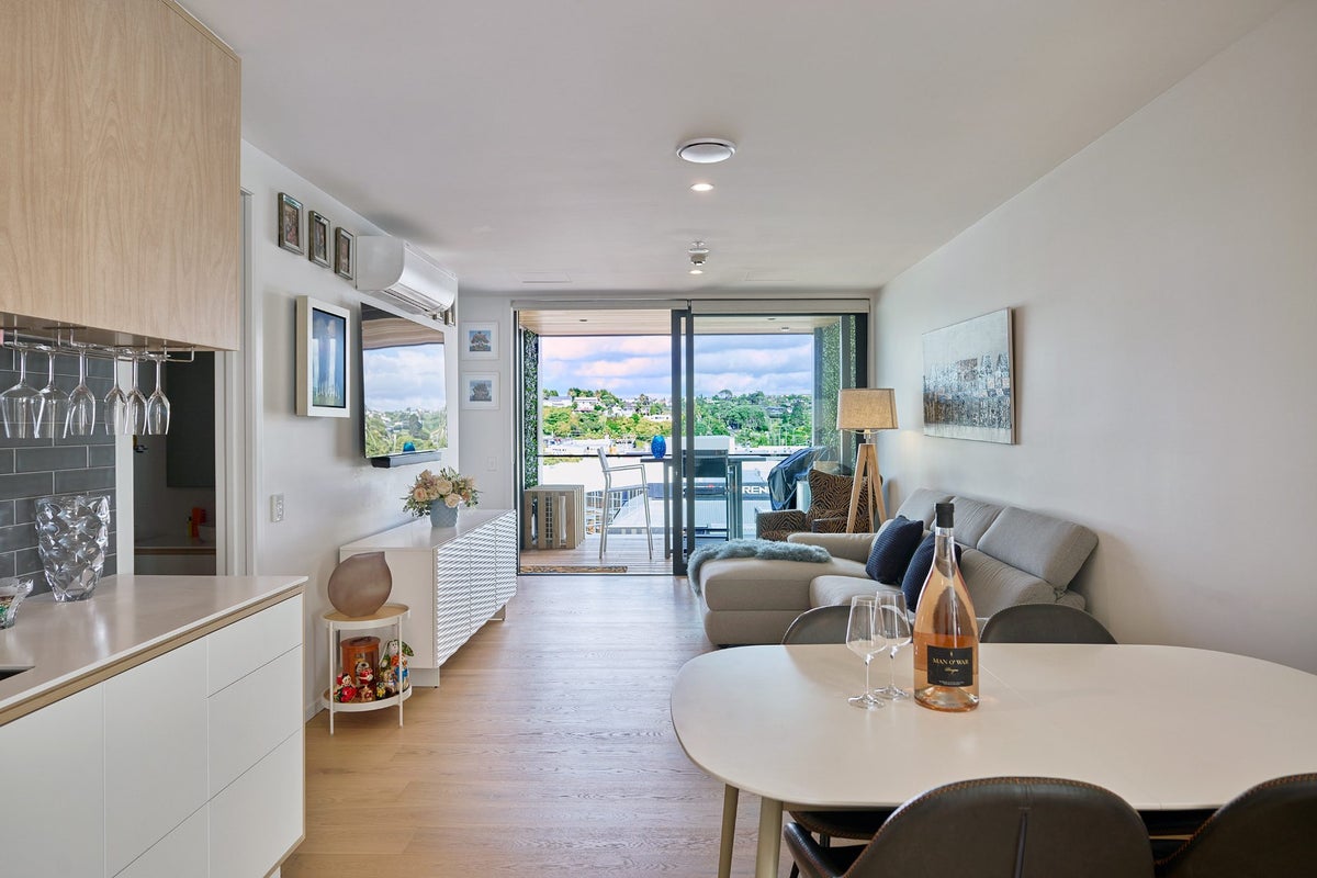 309/32 Anzac Road, Browns Bay, Auckland - Carousel 1