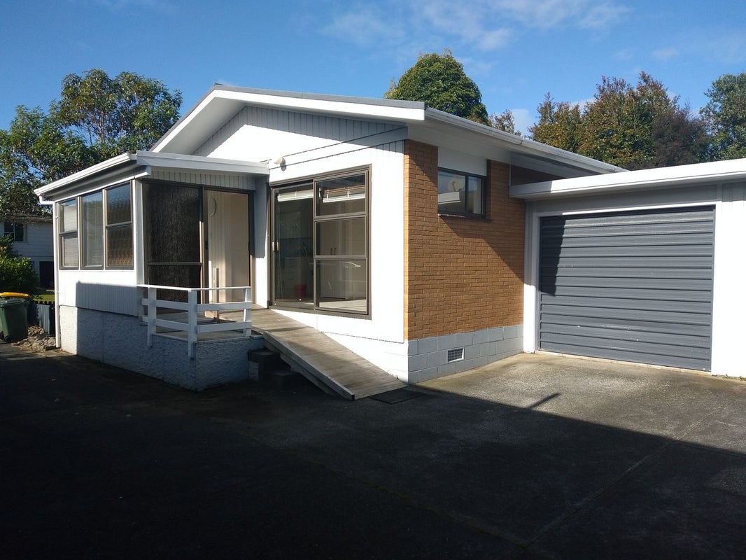 1/9 Thorburn Avenue, Red Beach, Whangaparaoa - Carousel 1