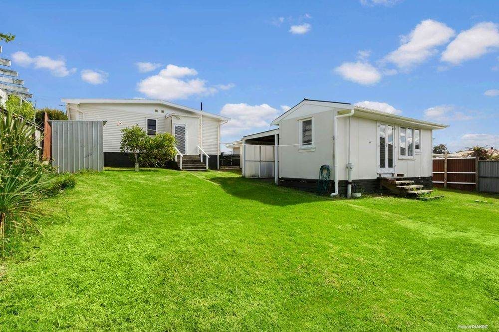 33 Eastglen Road, Glen Eden, Auckland - Carousel 2