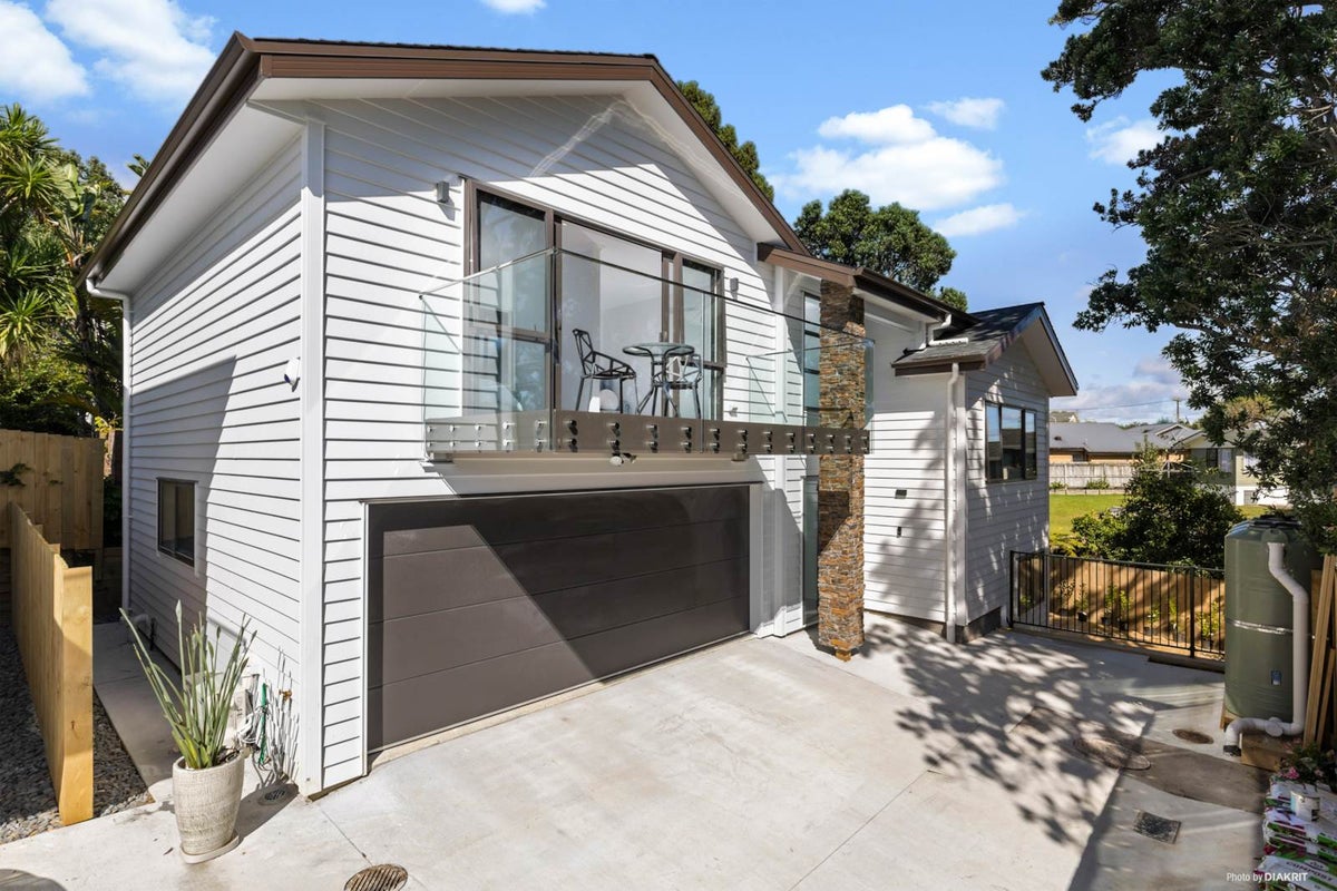 21C Windermere Crescent, Blockhouse Bay, Auckland - Carousel 1