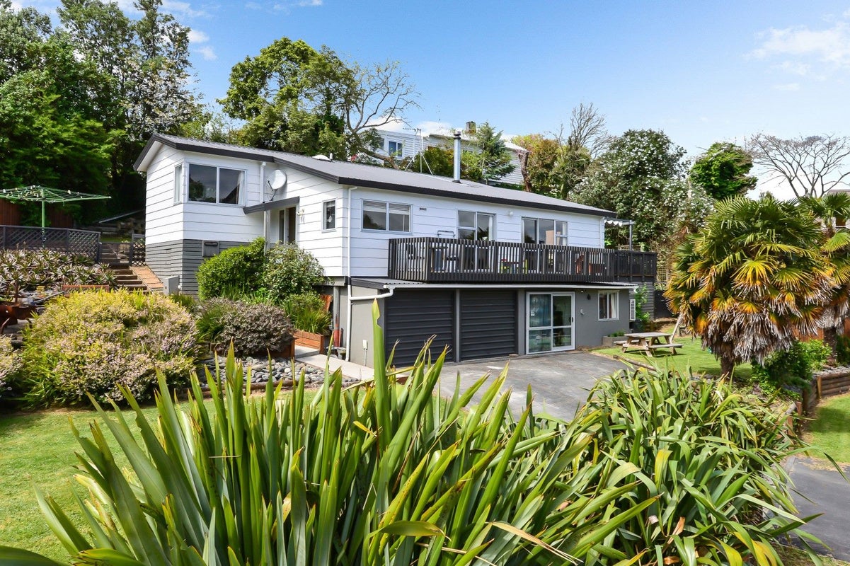 45 Hazelwood Avenue, Dinsdale, Hamilton - Carousel 1