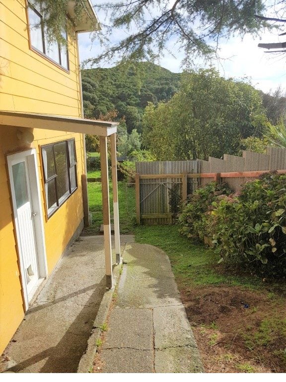 138 Rangituhi Crescent, Takapuwahia, Porirua - Carousel 1