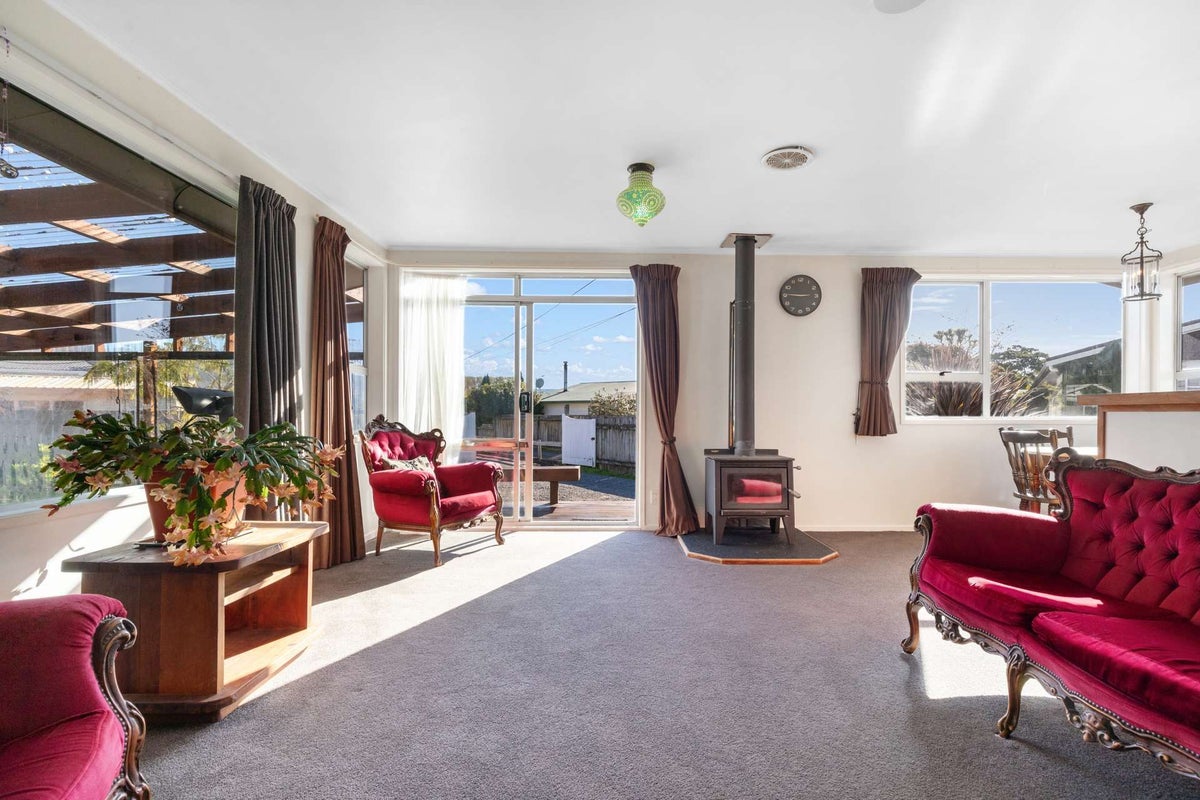 17 Barnard Road, Fairy Springs, Rotorua, Bay Of Plenty - Carousel 2