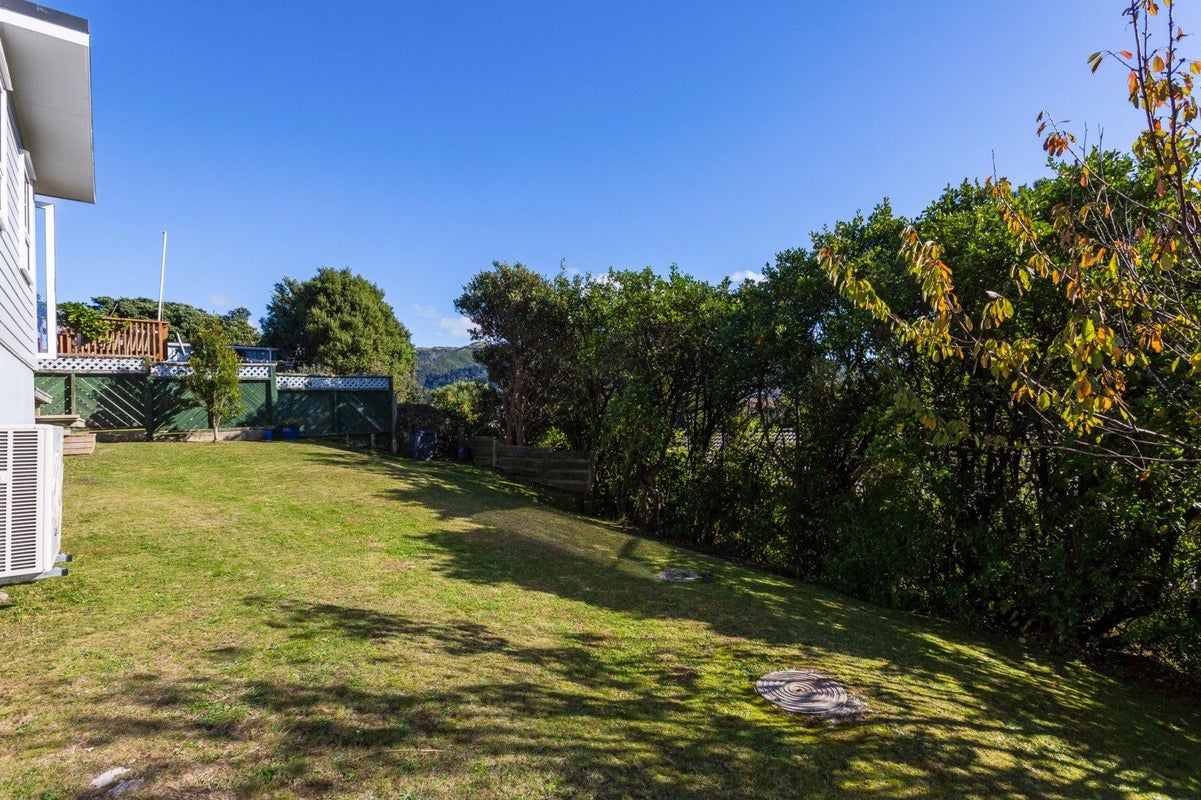 8 Japonica Crescent, Ranui, Porirua - Carousel 19
