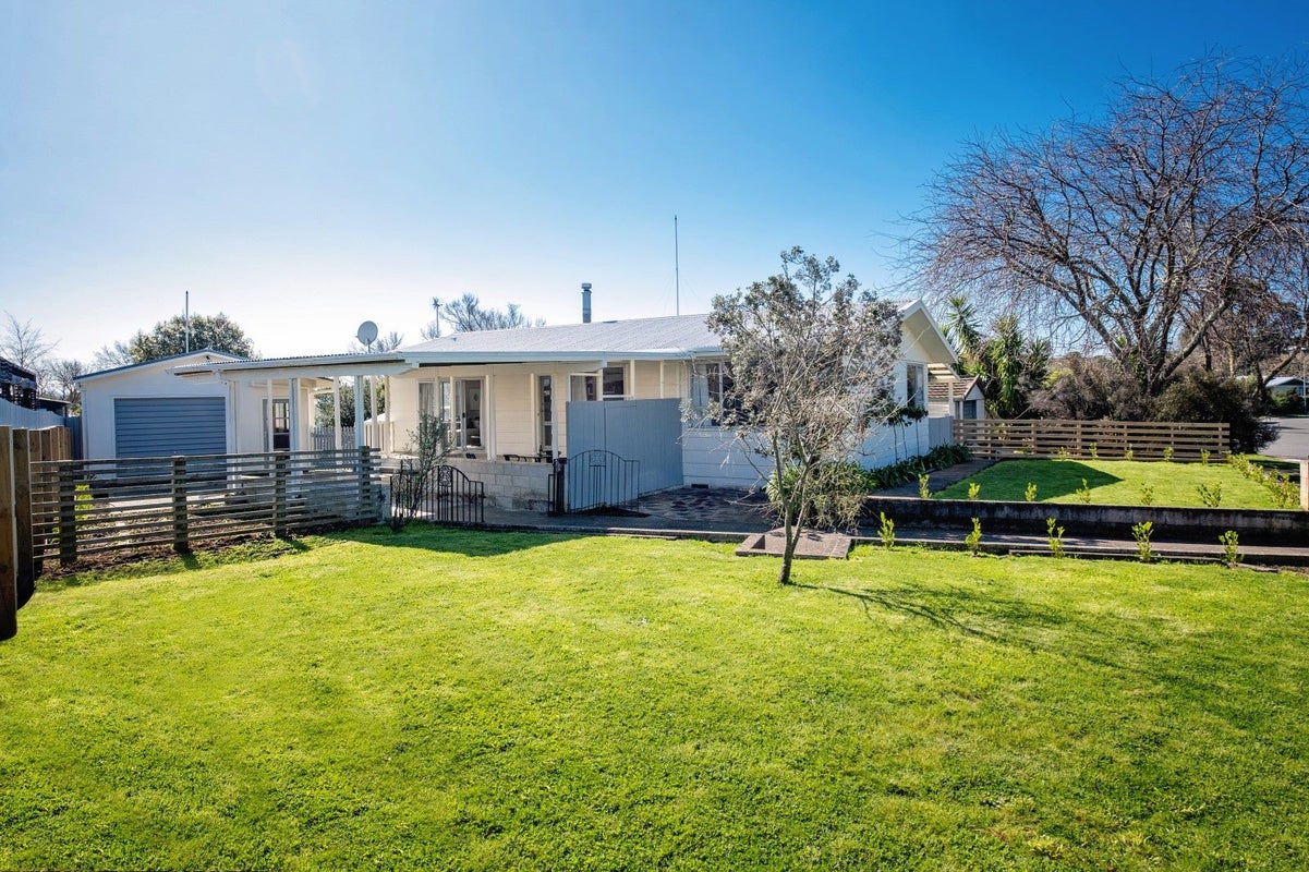 11 Kaweka Place, Havelock North, Havelock North - Carousel 1