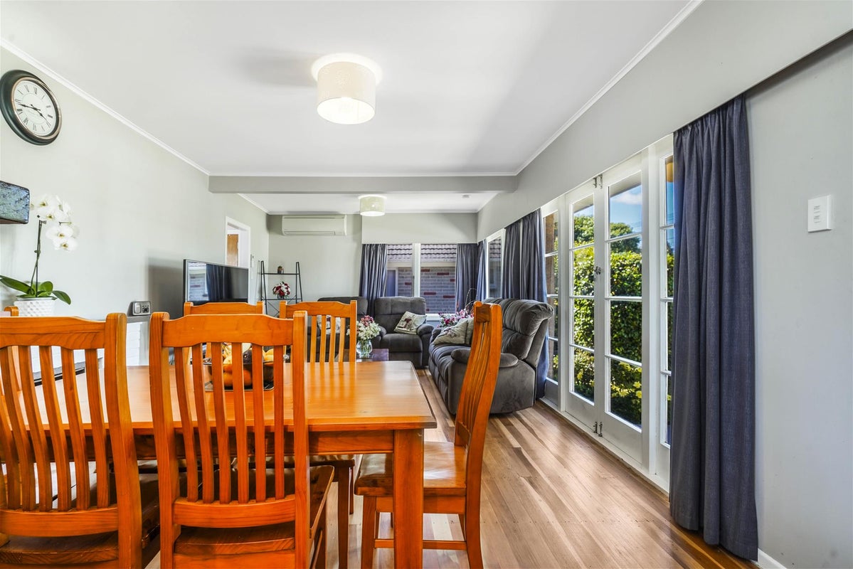 11 Fenwick Crescent, Hillcrest, Hamilton - Carousel 2