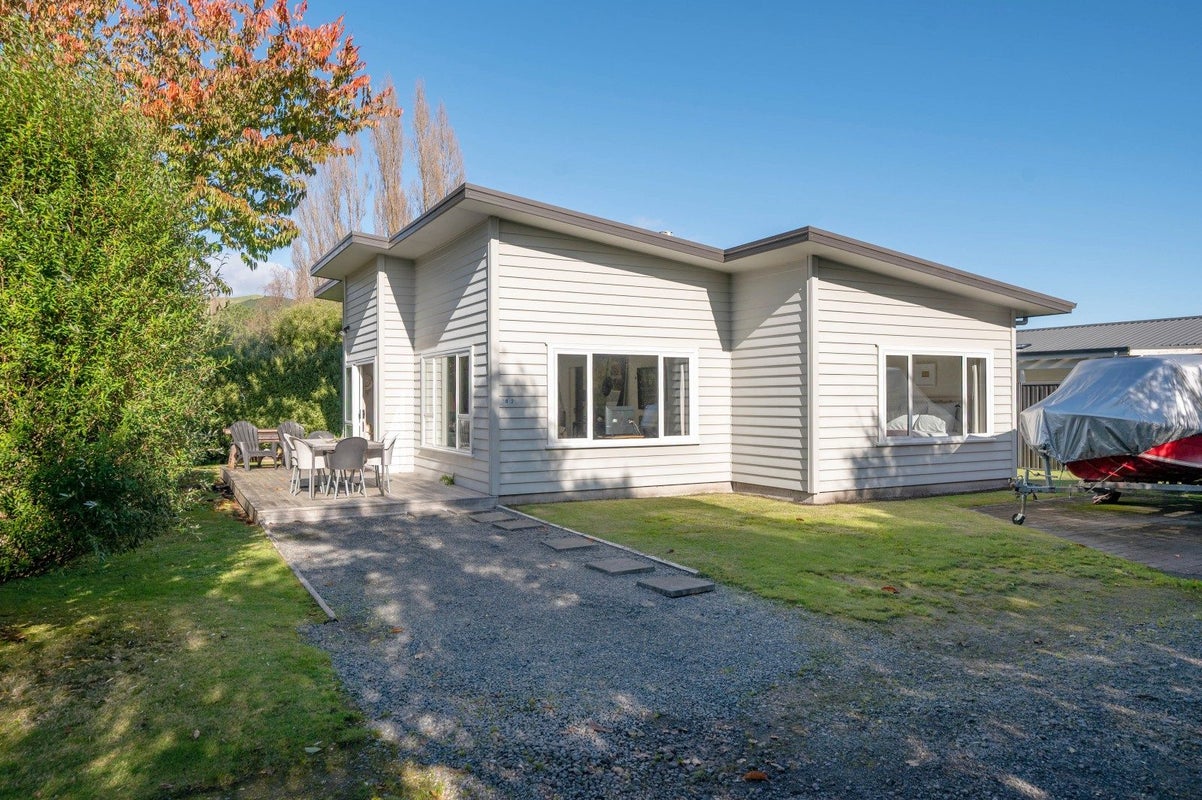 2/38 Kinloch Road, Kinloch, Taupo - Carousel 1