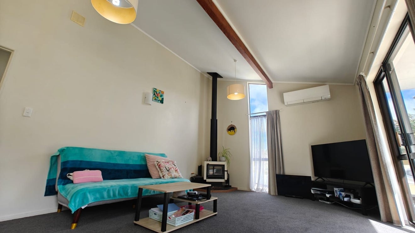 51 Topliss Drive, Northcross, Auckland - Carousel 1