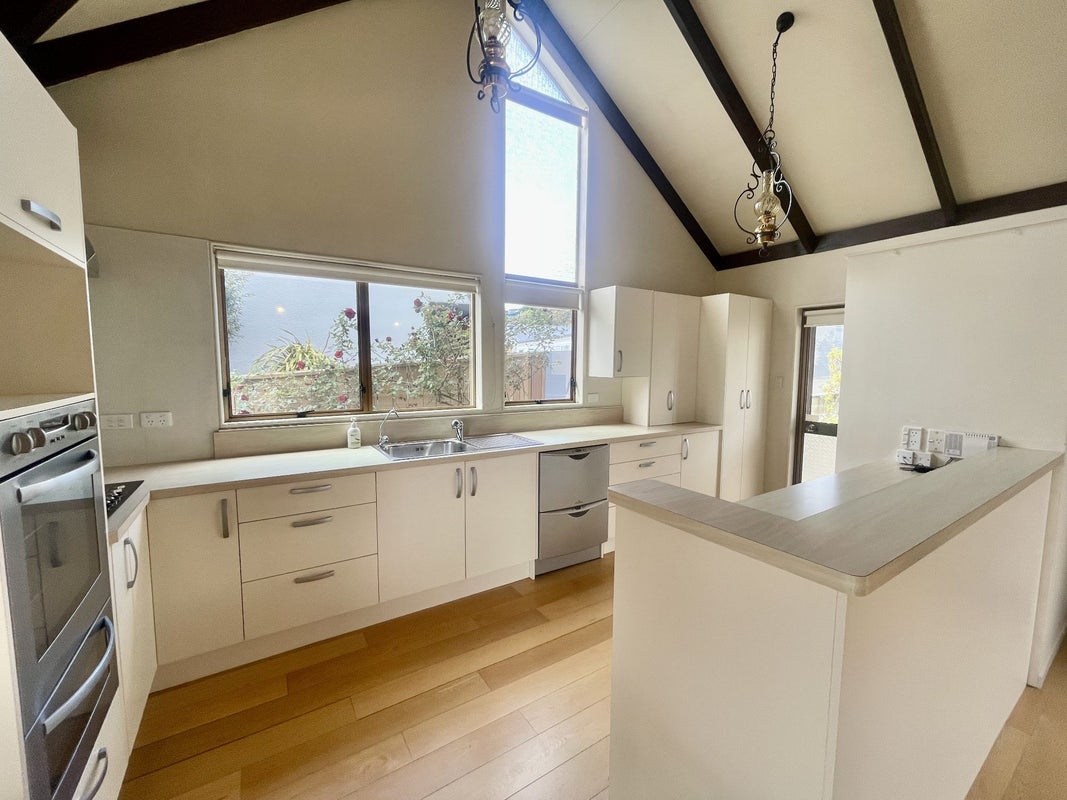 14 The Cliffs, Britannia Heights, Nelson - Carousel 2