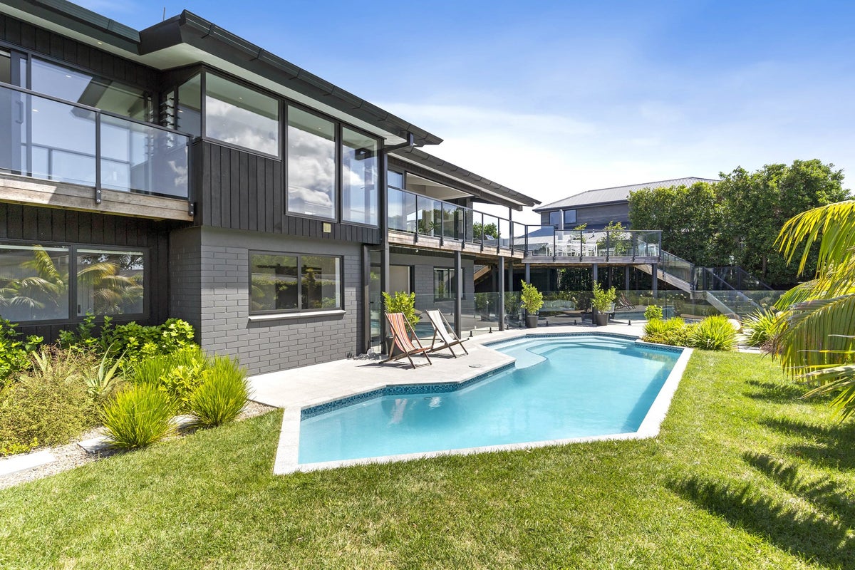 311 Riddell Road, Glendowie, Auckland - Carousel 1
