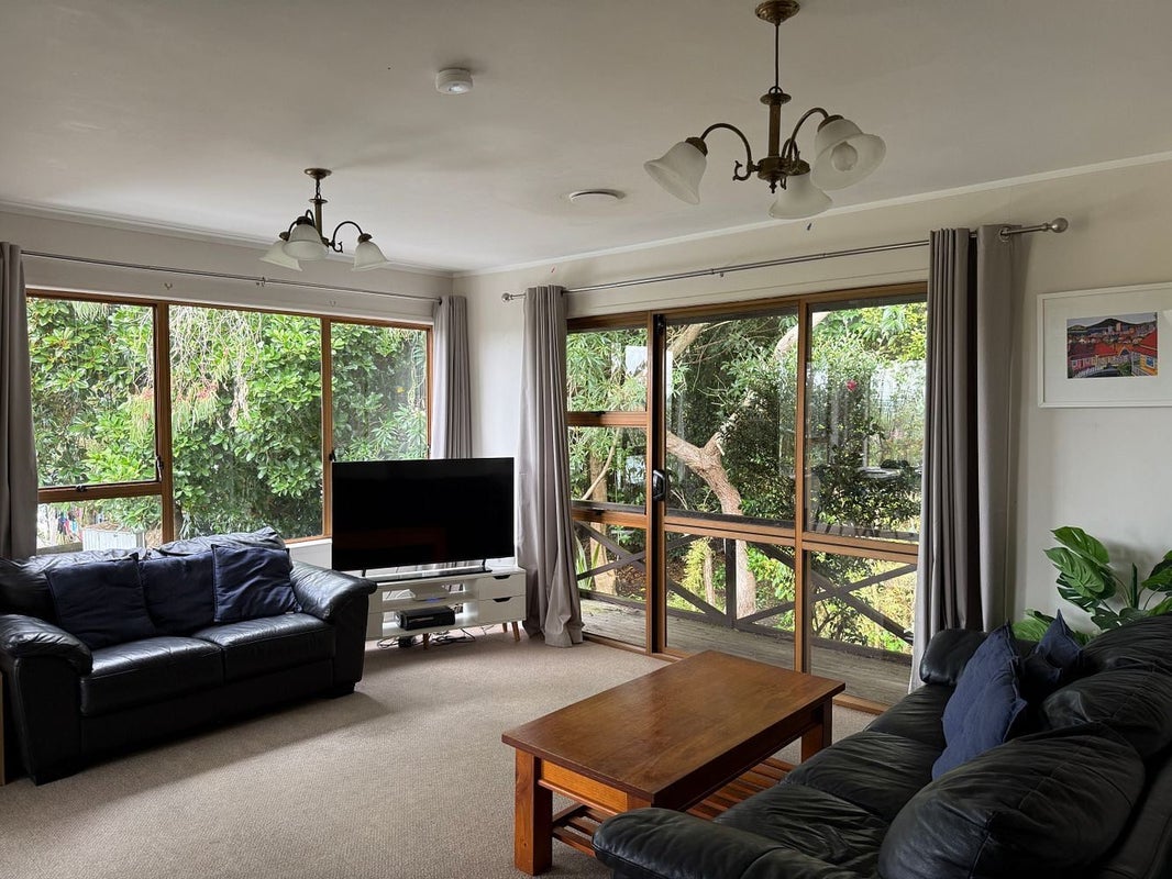 2/4 West Lynn Road, Titirangi, Auckland - Carousel 2