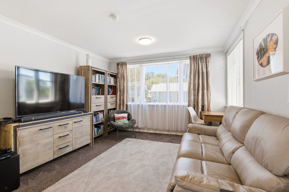 142 Mungavin Avenue, Ranui, Porirua - Carousel 2