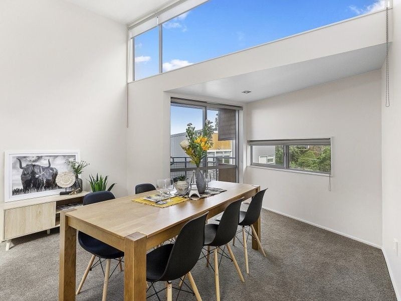 2/2 Onslow Road, Khandallah, Wellington - Carousel 2