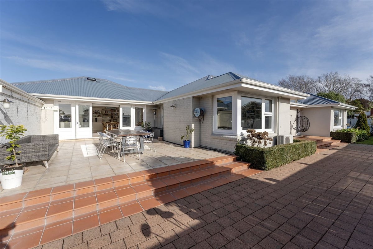 2 Colwyn Street, Bryndwr, Christchurch - Carousel 1