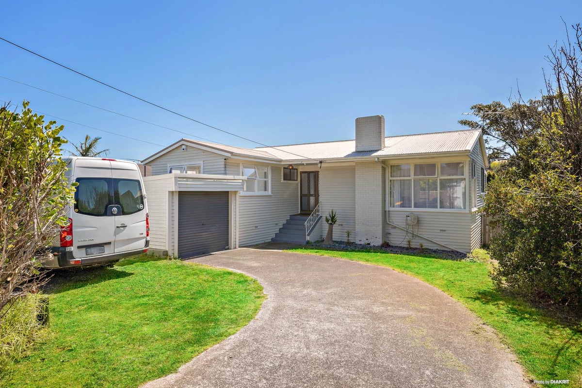 20 Montgomery Avenue, Belmont, Auckland - Carousel 1