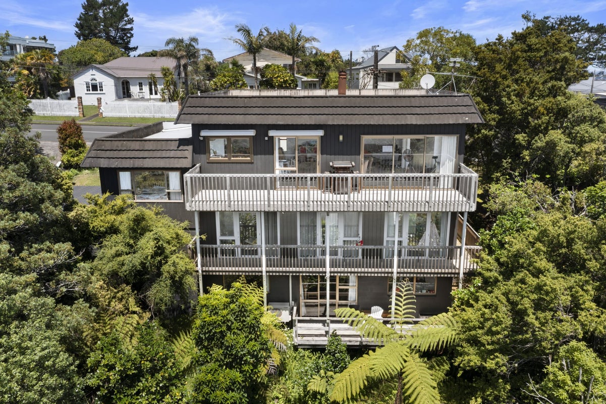 53 Island Bay Road, Beach Haven, Auckland - Carousel 2