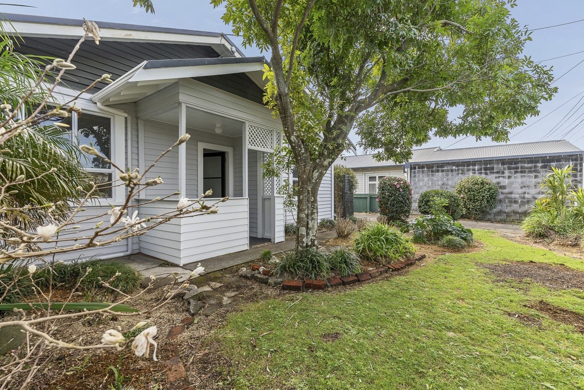 9 Princes Street, Fitzroy, New Plymouth - Carousel 1