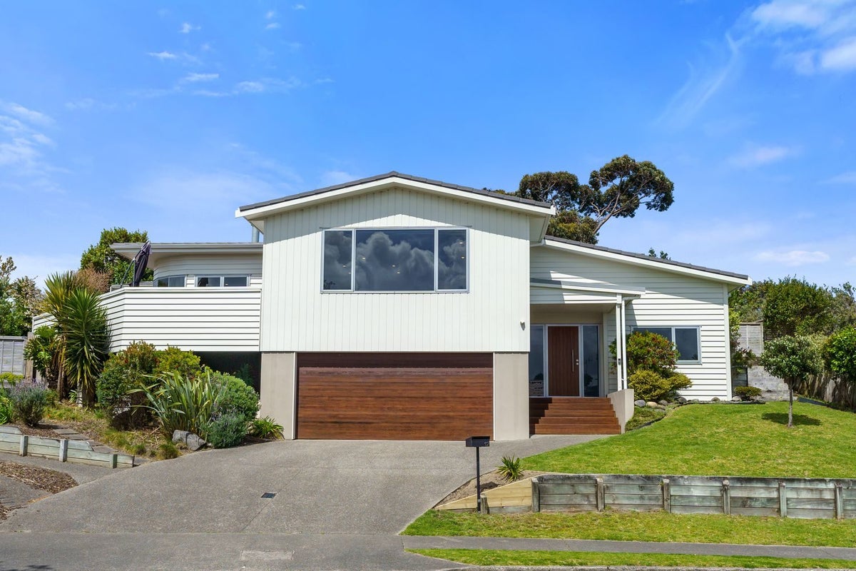 12 Murray Court, Paraparaumu Beach, Paraparaumu - Carousel 1