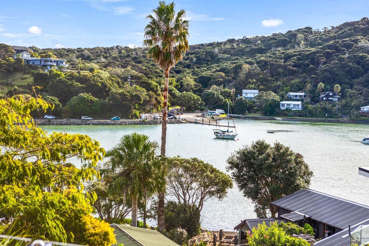 9A Beach Road, Mangonui, Mangonui - Carousel 1