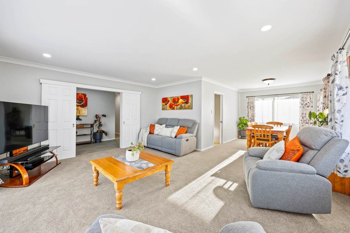 11 Amberwood Drive, Northpark, Auckland - Carousel 2
