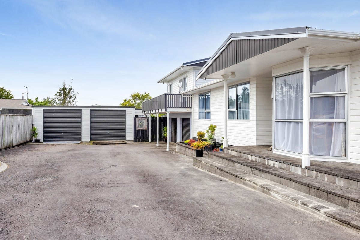 14 Kowhai Street, Strandon, New Plymouth - Carousel 2