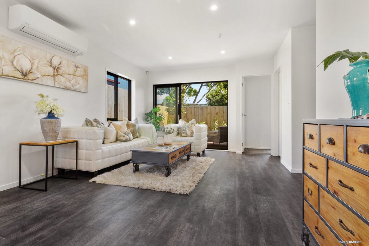 2B Lucinda Place, Glen Eden, Auckland - Carousel 2