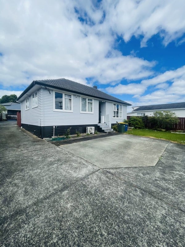 50 St Leonards Road, Kelston, Auckland - Carousel 1
