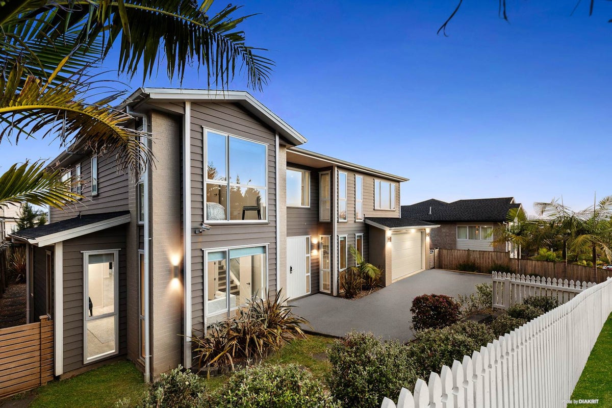 55 Harrowglen Drive, Northcross, Auckland - Carousel 2