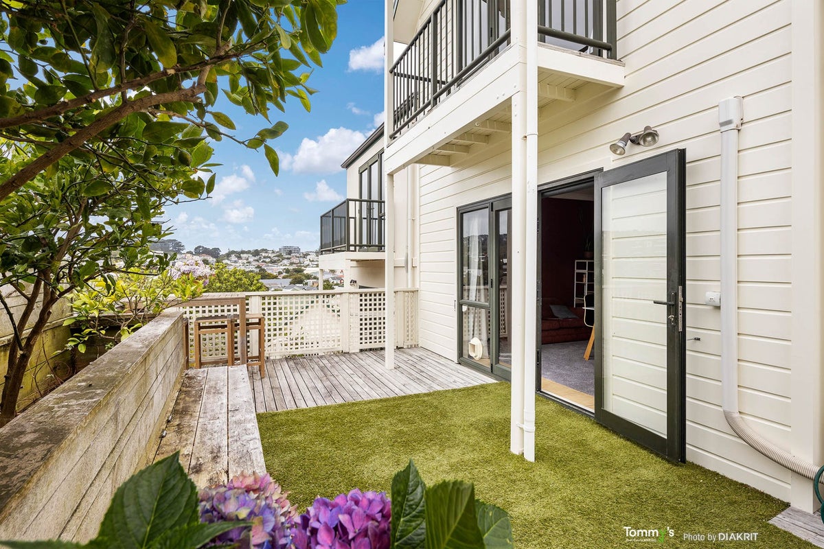 2/265 Adelaide Road, Newtown, Wellington - Carousel 1