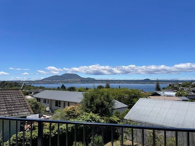 7 Silich Street, Acacia Bay, Taupo - Carousel 1