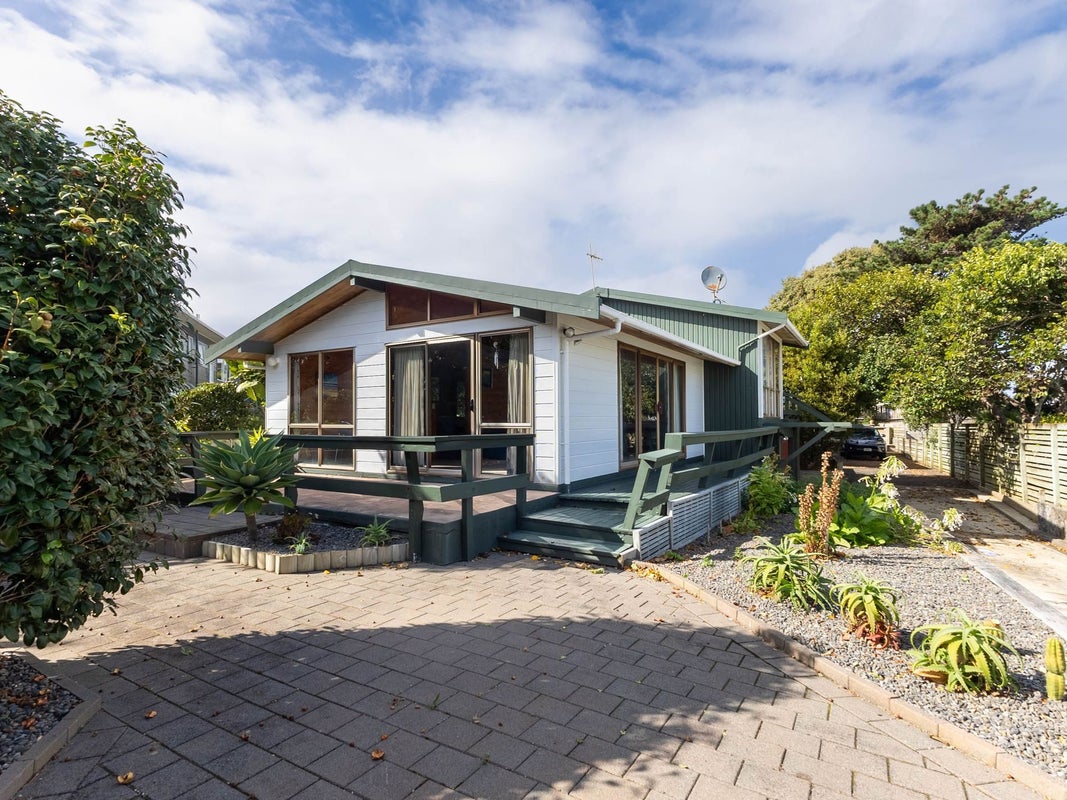6 Tahi Road, Paraparaumu Beach, Paraparaumu - Carousel 1