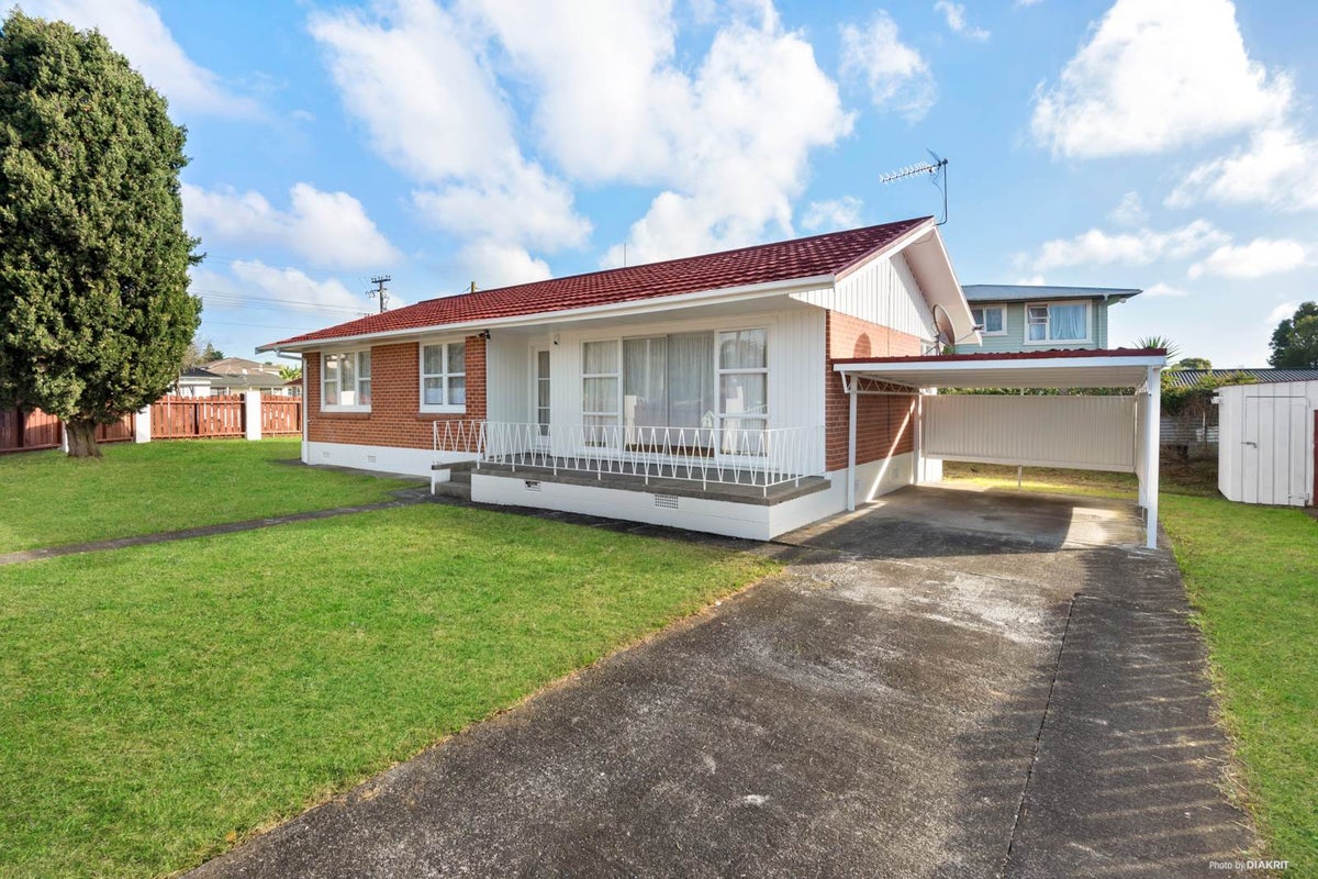 2 Ascot Avenue, Henderson, Auckland - Carousel 1