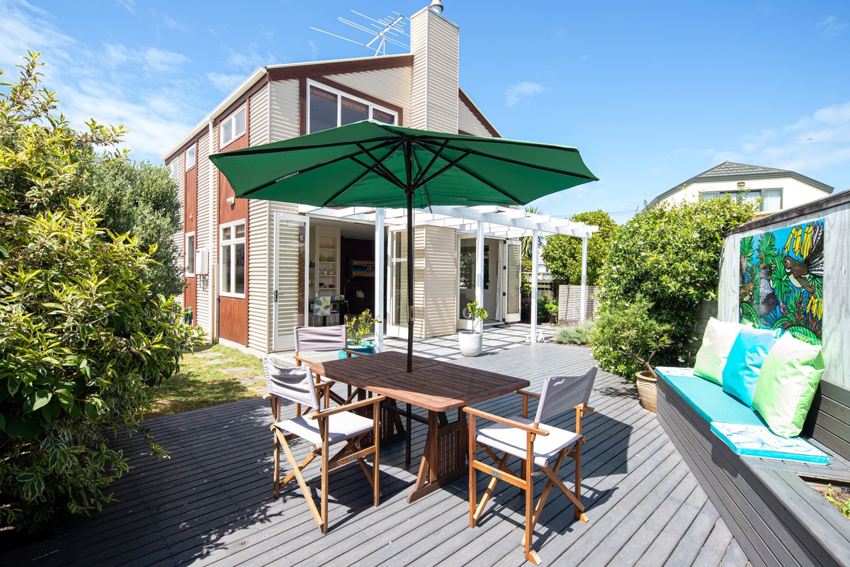 23A The Quadrant, Miramar, Wellington - Carousel 1