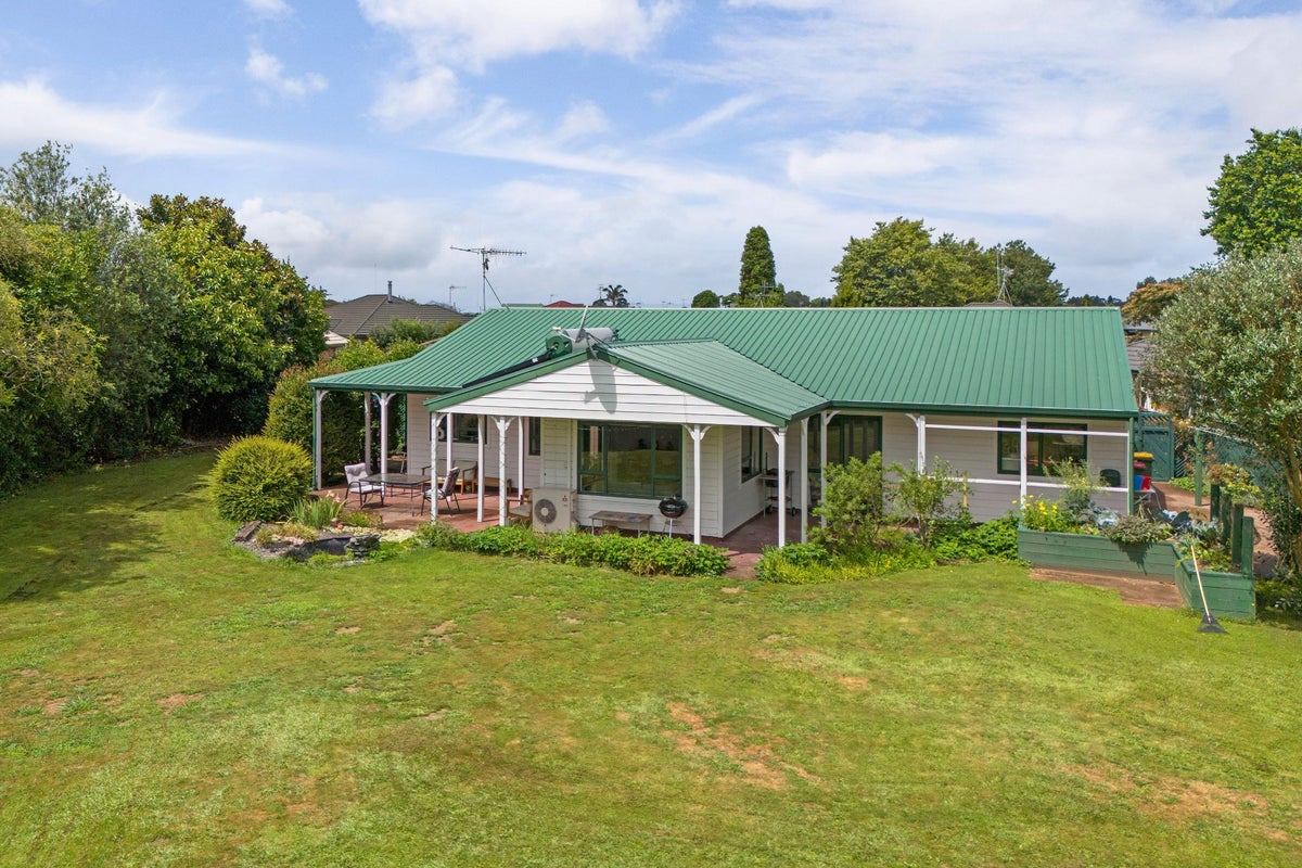 97 Highfields Drive, Katikati, Katikati - Carousel 1