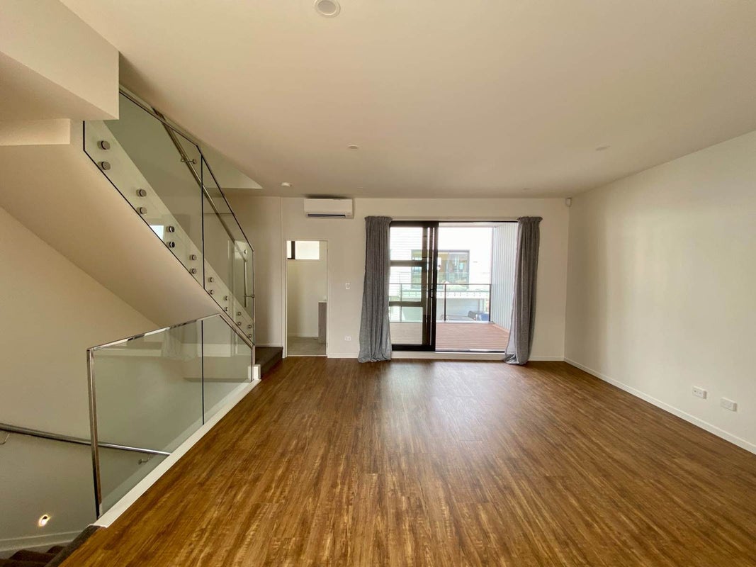 2/954 East Coast Road, Northcross, Auckland - Carousel 2