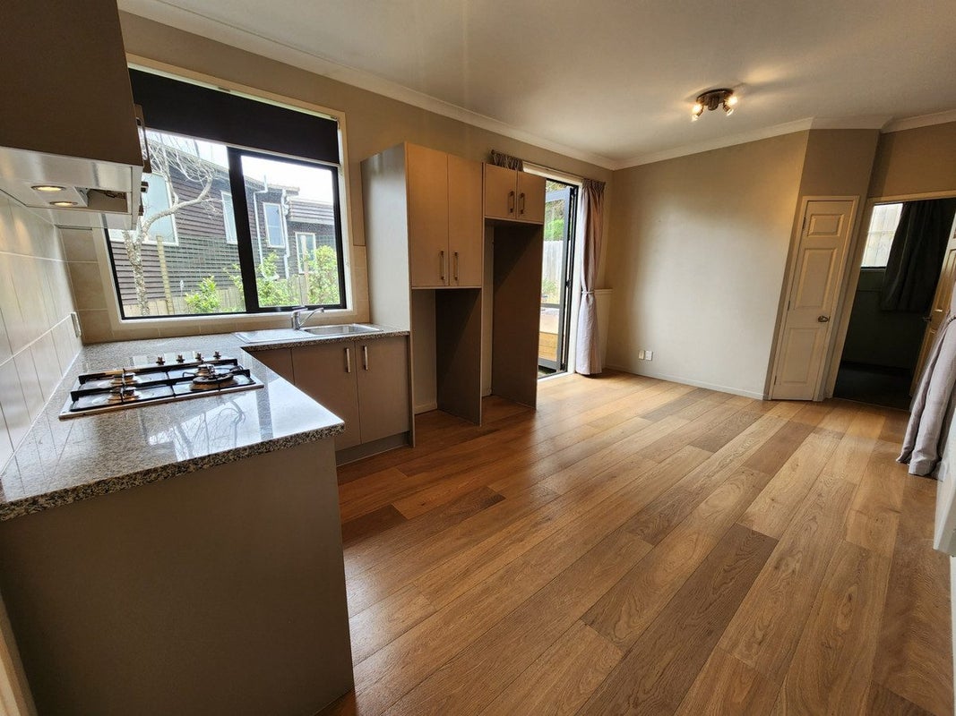 63 Medallion Drive, Oteha, Auckland - Carousel 2