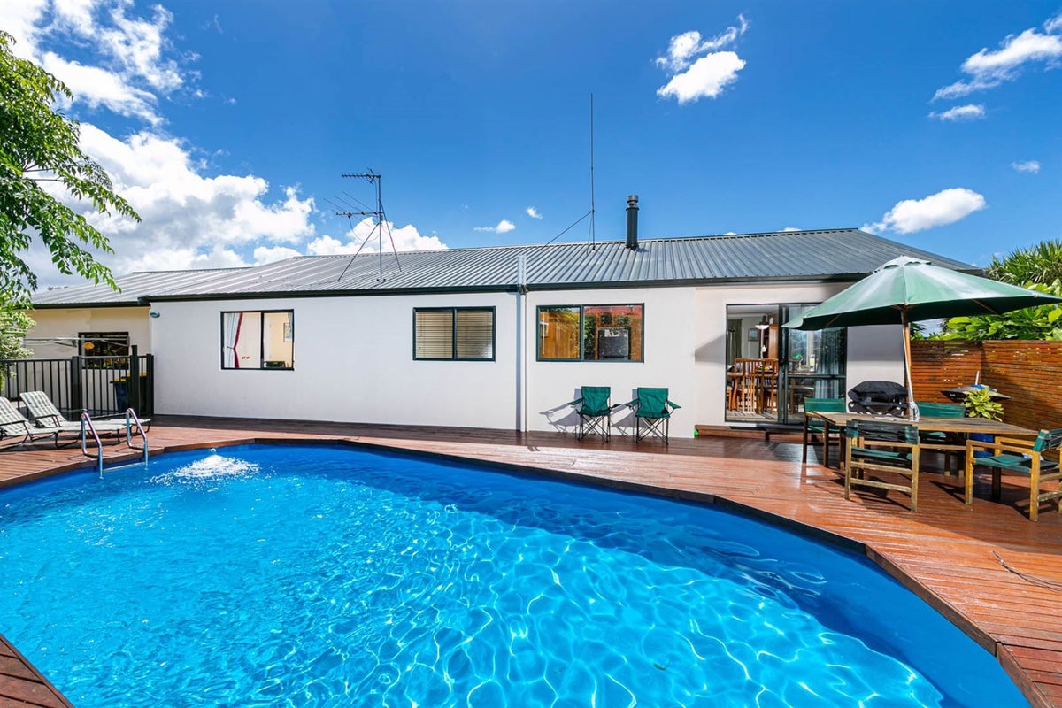301A Glengarry Road, Glen Eden, Auckland - Carousel 1