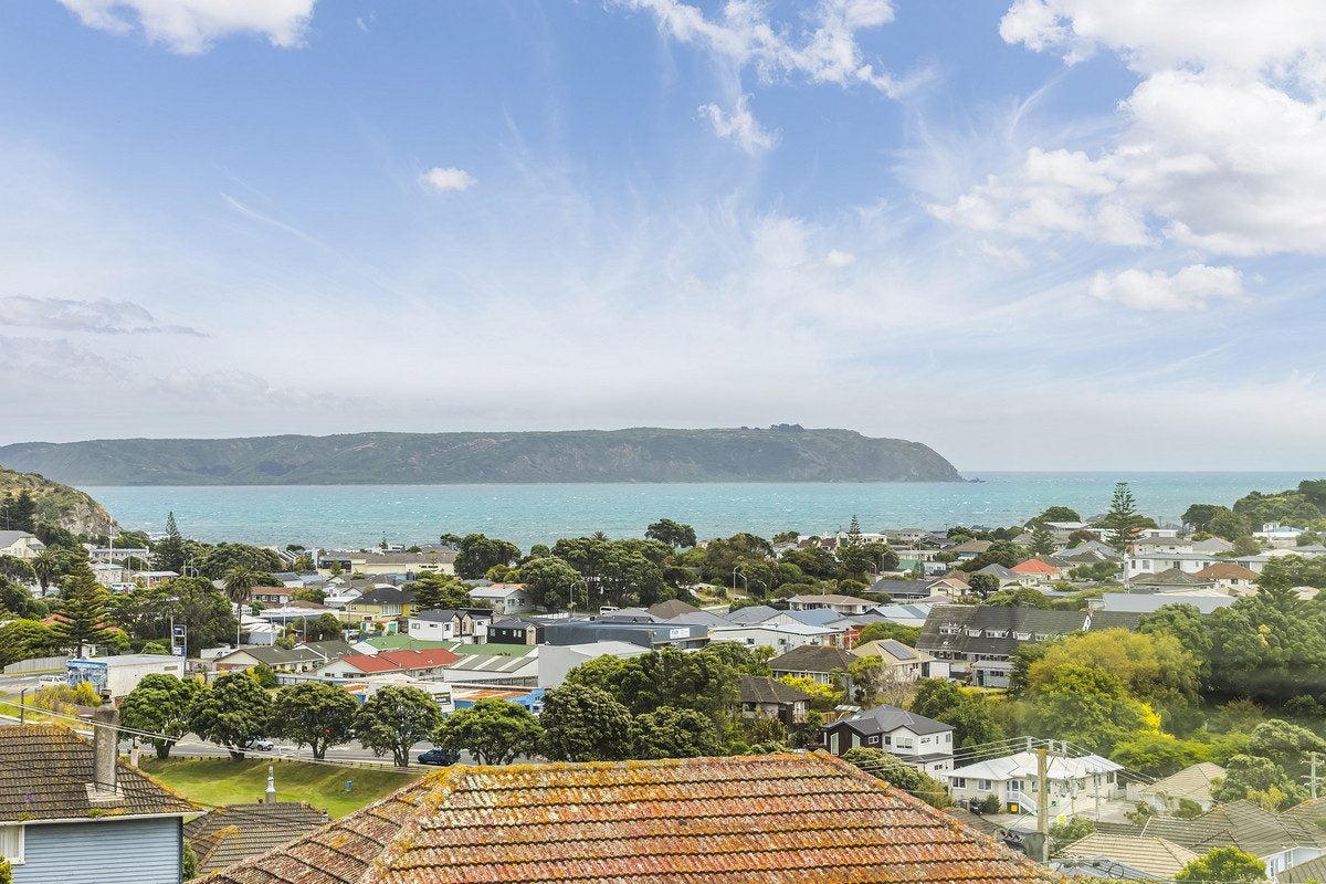 15 Spur Grove, Titahi Bay, Porirua - Carousel 2